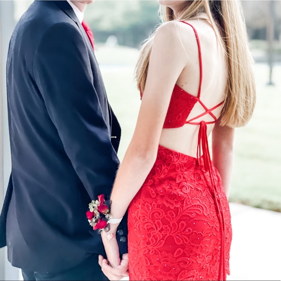 Homecoming La Femme Dress 00 - Picture 2 of 11